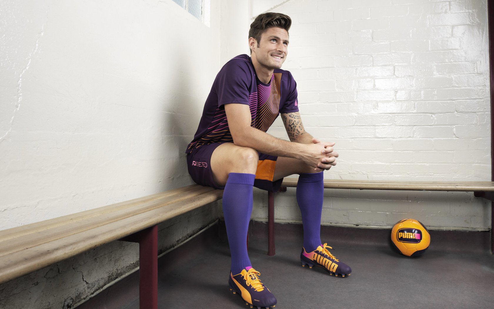 新卡斯尔主场逆转对手，保级前景一片光明，卡尔斯j