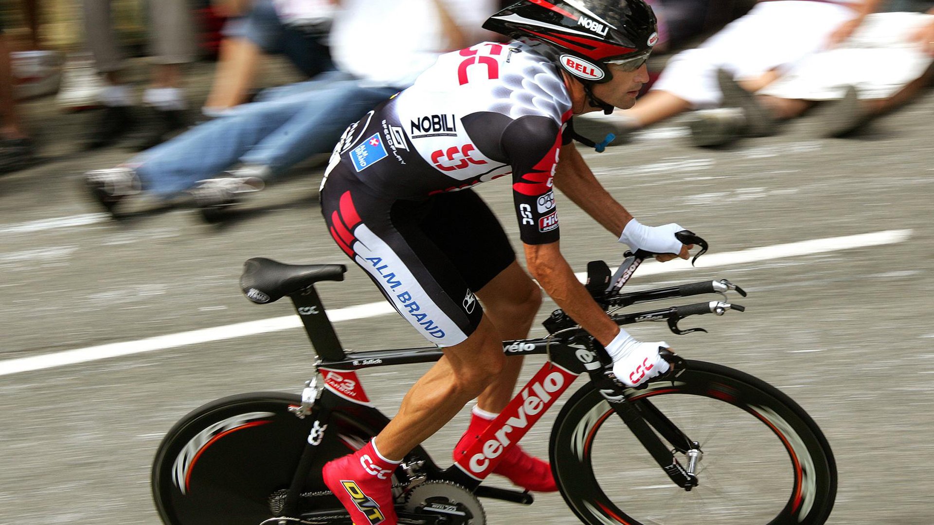 青岛男篮球员训练积极投入,青岛男子篮球队